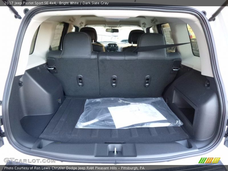 Bright White / Dark Slate Gray 2017 Jeep Patriot Sport SE 4x4