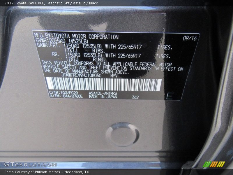 Magnetic Gray Metallic / Black 2017 Toyota RAV4 XLE