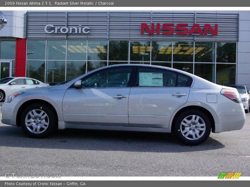 Radiant Silver Metallic / Charcoal 2009 Nissan Altima 2.5 S