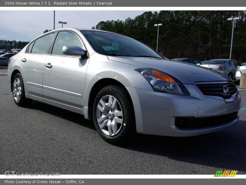 Radiant Silver Metallic / Charcoal 2009 Nissan Altima 2.5 S