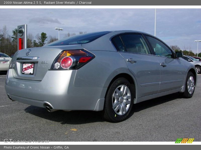 Radiant Silver Metallic / Charcoal 2009 Nissan Altima 2.5 S