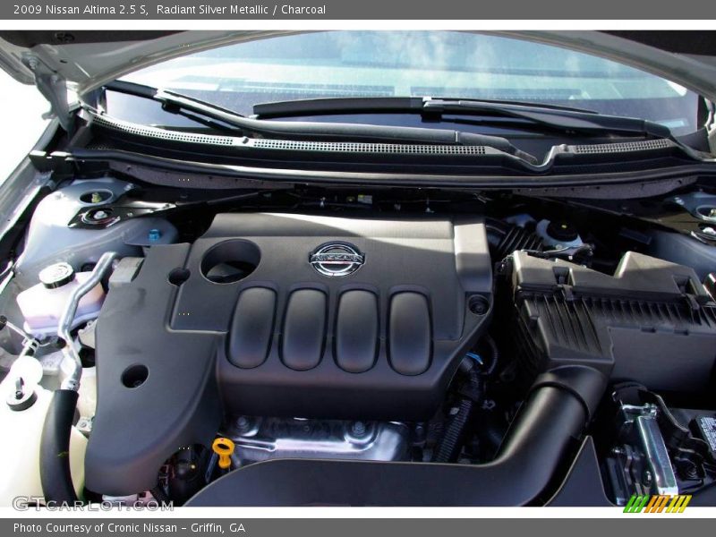 Radiant Silver Metallic / Charcoal 2009 Nissan Altima 2.5 S