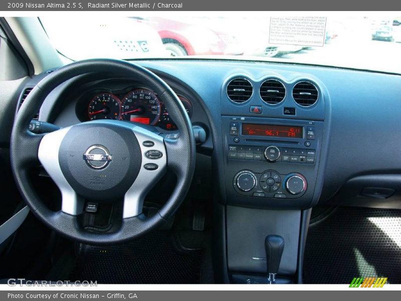 Radiant Silver Metallic / Charcoal 2009 Nissan Altima 2.5 S