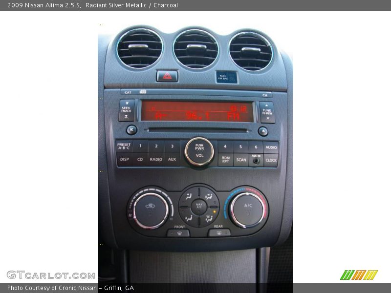 Radiant Silver Metallic / Charcoal 2009 Nissan Altima 2.5 S