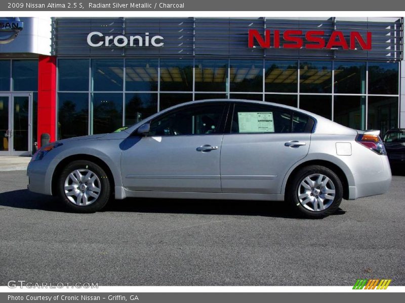 Radiant Silver Metallic / Charcoal 2009 Nissan Altima 2.5 S