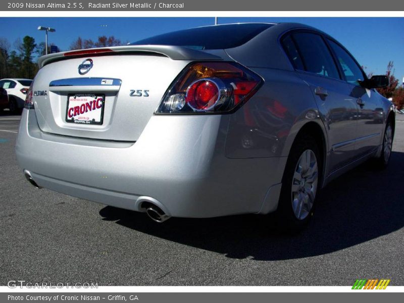 Radiant Silver Metallic / Charcoal 2009 Nissan Altima 2.5 S
