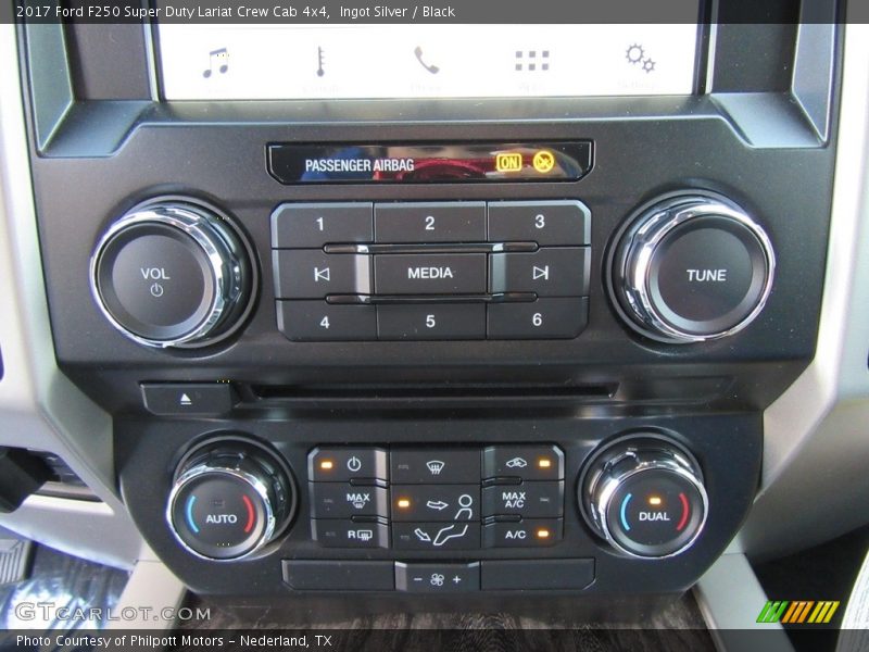 Controls of 2017 F250 Super Duty Lariat Crew Cab 4x4
