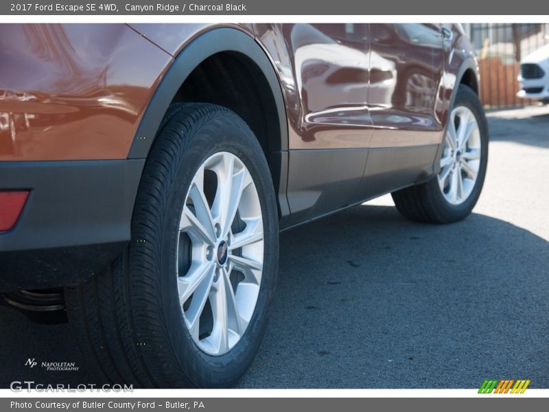 Canyon Ridge / Charcoal Black 2017 Ford Escape SE 4WD