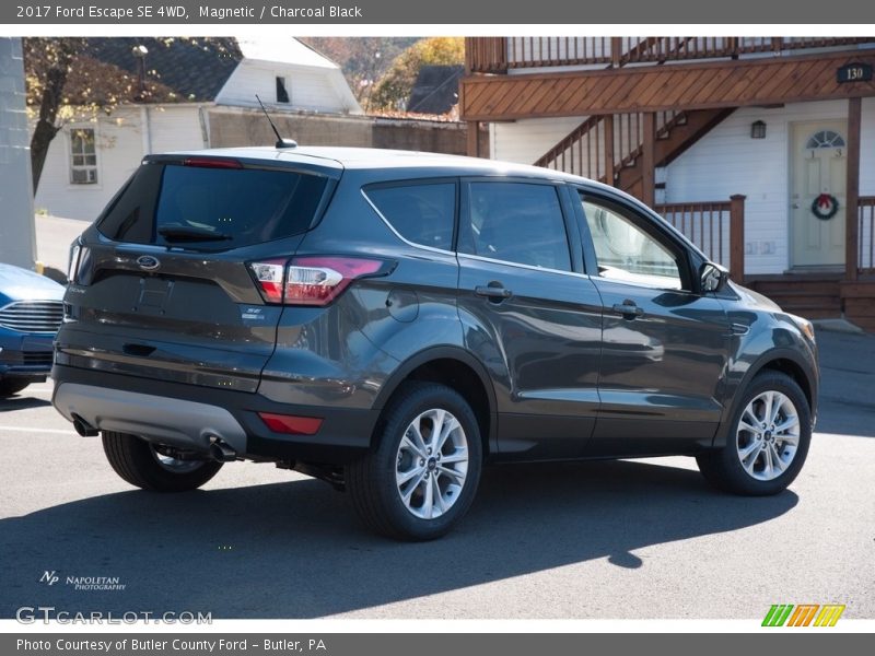 Magnetic / Charcoal Black 2017 Ford Escape SE 4WD