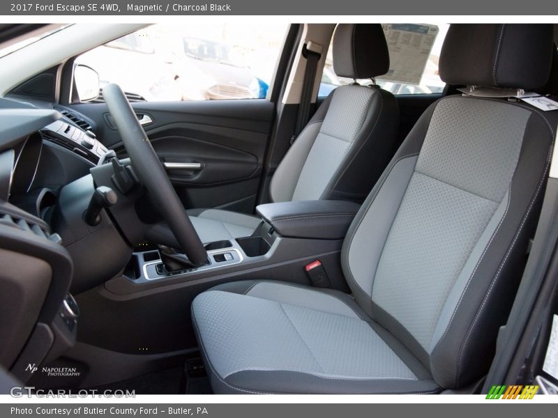Magnetic / Charcoal Black 2017 Ford Escape SE 4WD