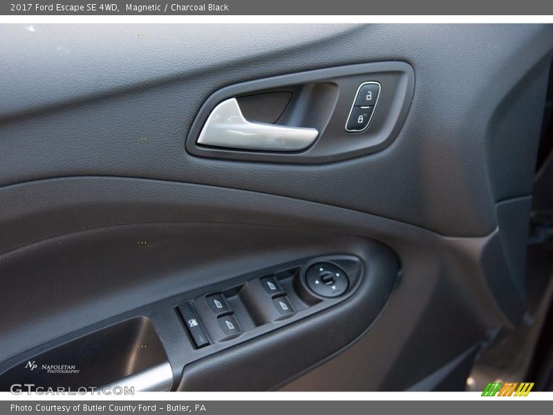 Magnetic / Charcoal Black 2017 Ford Escape SE 4WD