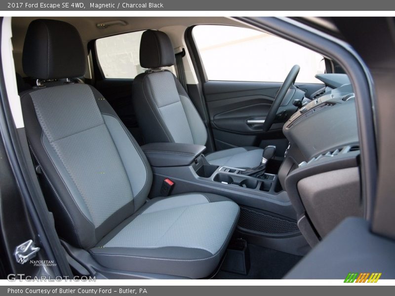 Magnetic / Charcoal Black 2017 Ford Escape SE 4WD