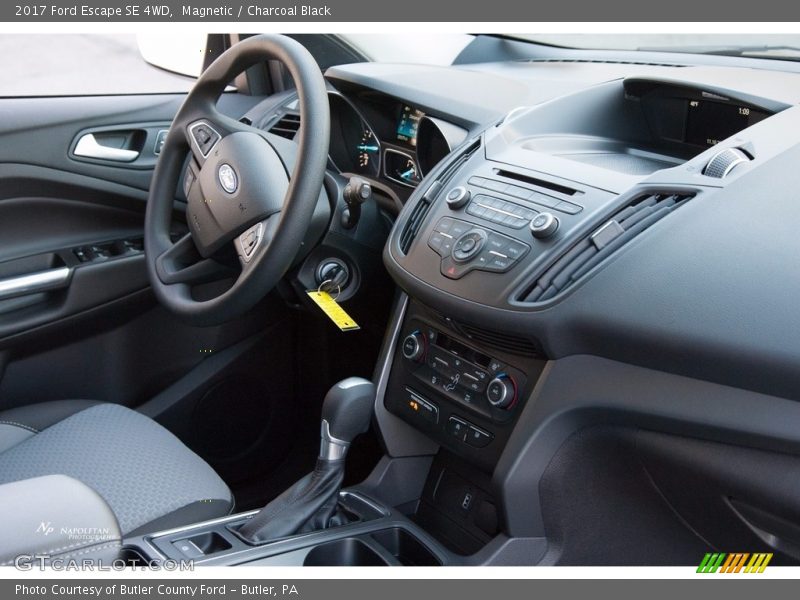 Magnetic / Charcoal Black 2017 Ford Escape SE 4WD
