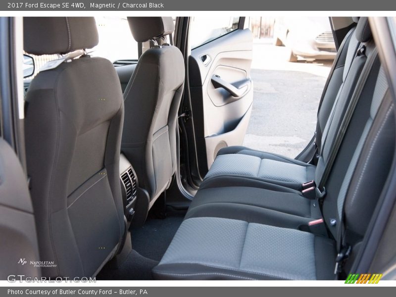 Magnetic / Charcoal Black 2017 Ford Escape SE 4WD