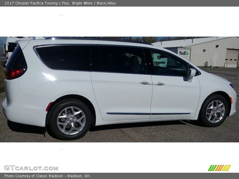 Bright White / Black/Alloy 2017 Chrysler Pacifica Touring L Plus