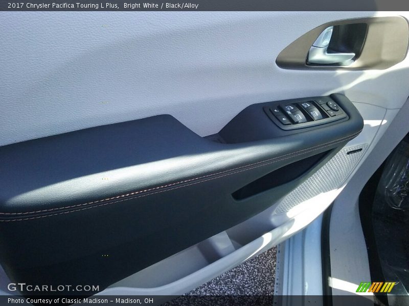 Bright White / Black/Alloy 2017 Chrysler Pacifica Touring L Plus