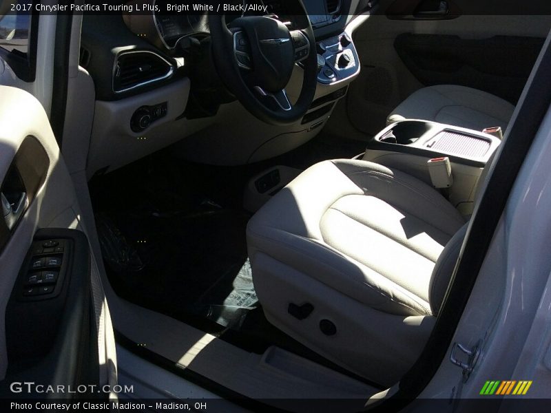 Bright White / Black/Alloy 2017 Chrysler Pacifica Touring L Plus