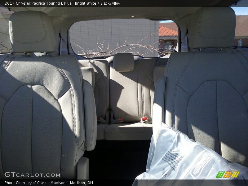 Bright White / Black/Alloy 2017 Chrysler Pacifica Touring L Plus