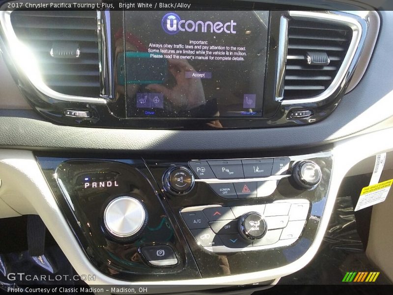 Bright White / Black/Alloy 2017 Chrysler Pacifica Touring L Plus