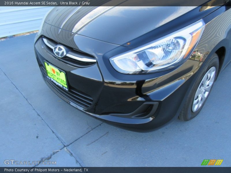 Ultra Black / Gray 2016 Hyundai Accent SE Sedan