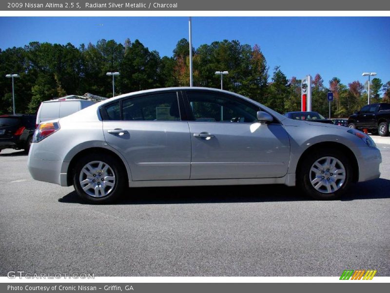 Radiant Silver Metallic / Charcoal 2009 Nissan Altima 2.5 S