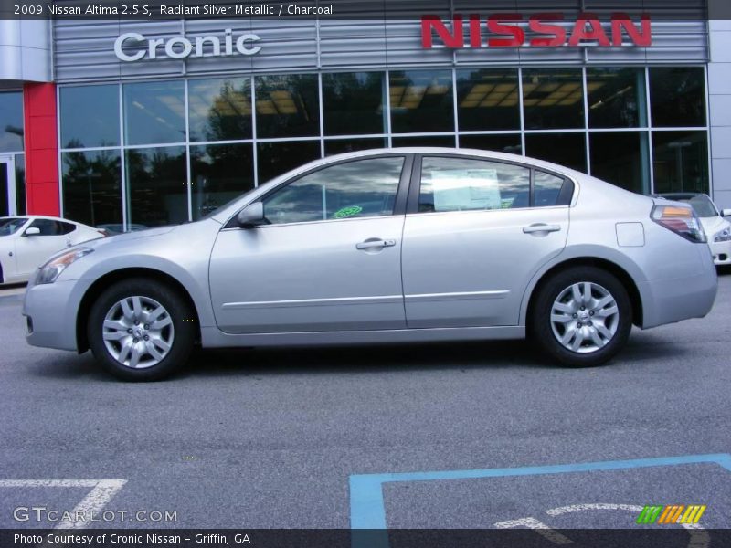 Radiant Silver Metallic / Charcoal 2009 Nissan Altima 2.5 S