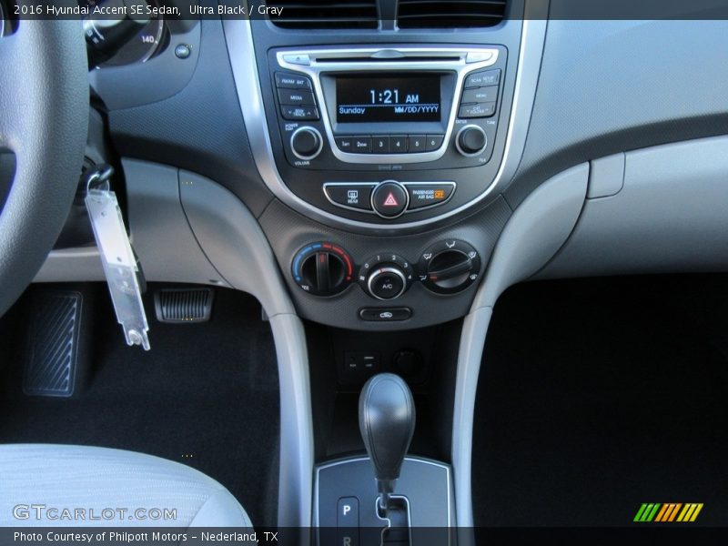 Ultra Black / Gray 2016 Hyundai Accent SE Sedan