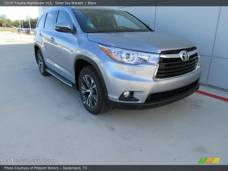 Silver Sky Metallic / Black 2016 Toyota Highlander XLE
