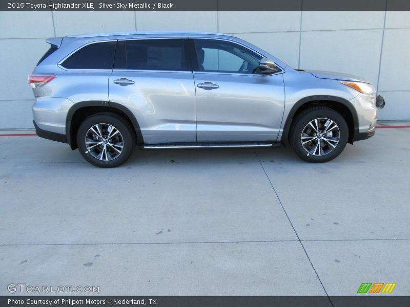 Silver Sky Metallic / Black 2016 Toyota Highlander XLE