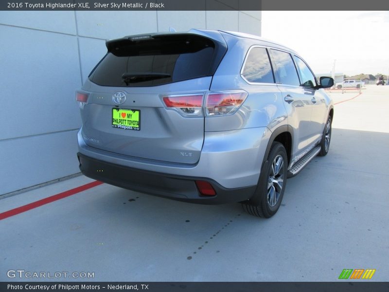 Silver Sky Metallic / Black 2016 Toyota Highlander XLE