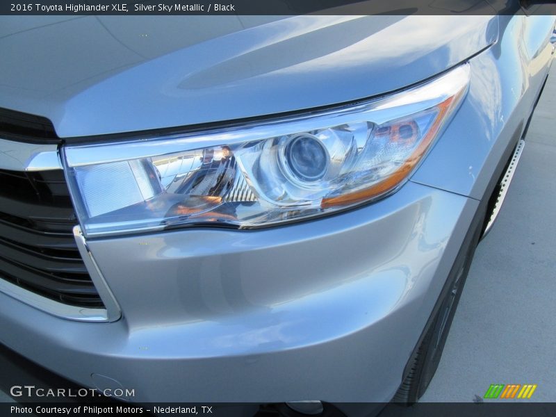 Silver Sky Metallic / Black 2016 Toyota Highlander XLE