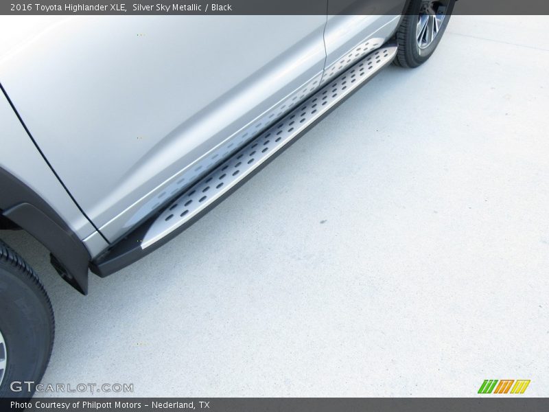 Silver Sky Metallic / Black 2016 Toyota Highlander XLE