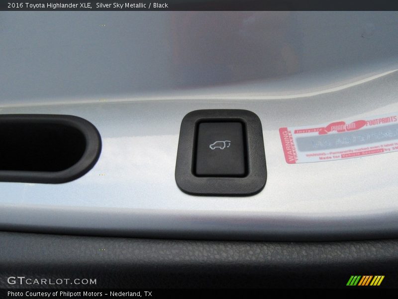 Silver Sky Metallic / Black 2016 Toyota Highlander XLE
