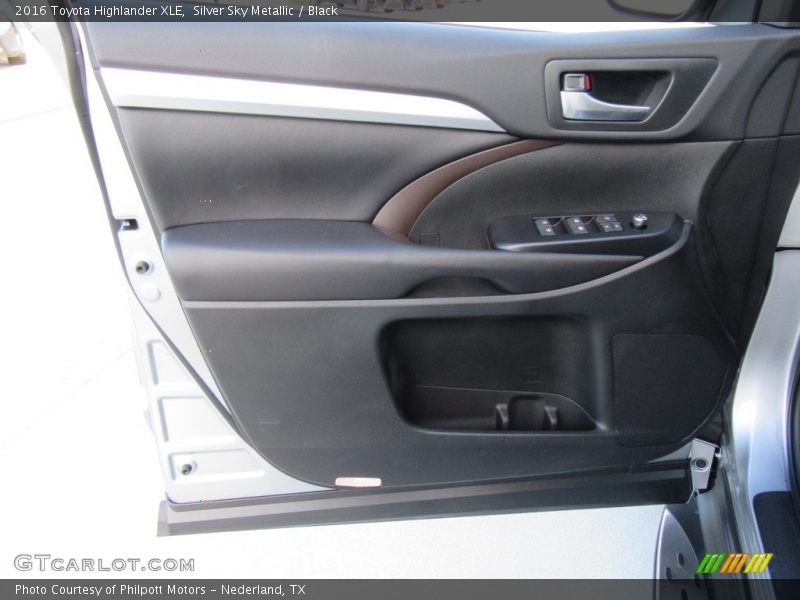 Silver Sky Metallic / Black 2016 Toyota Highlander XLE