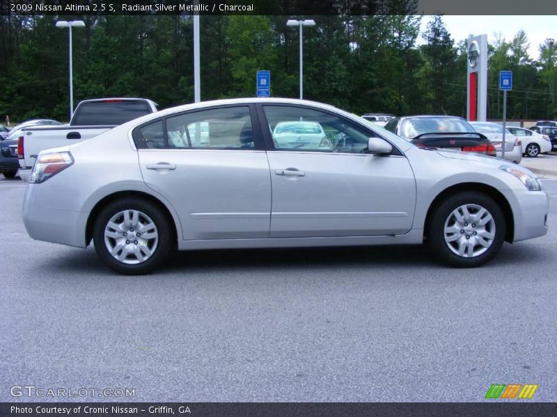 Radiant Silver Metallic / Charcoal 2009 Nissan Altima 2.5 S