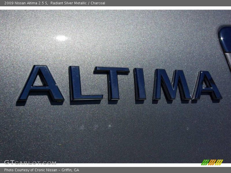 Radiant Silver Metallic / Charcoal 2009 Nissan Altima 2.5 S