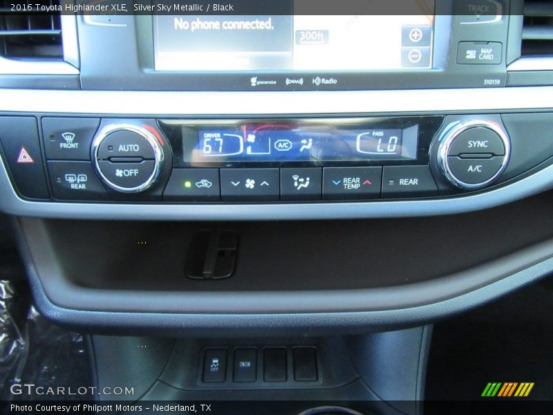 Silver Sky Metallic / Black 2016 Toyota Highlander XLE