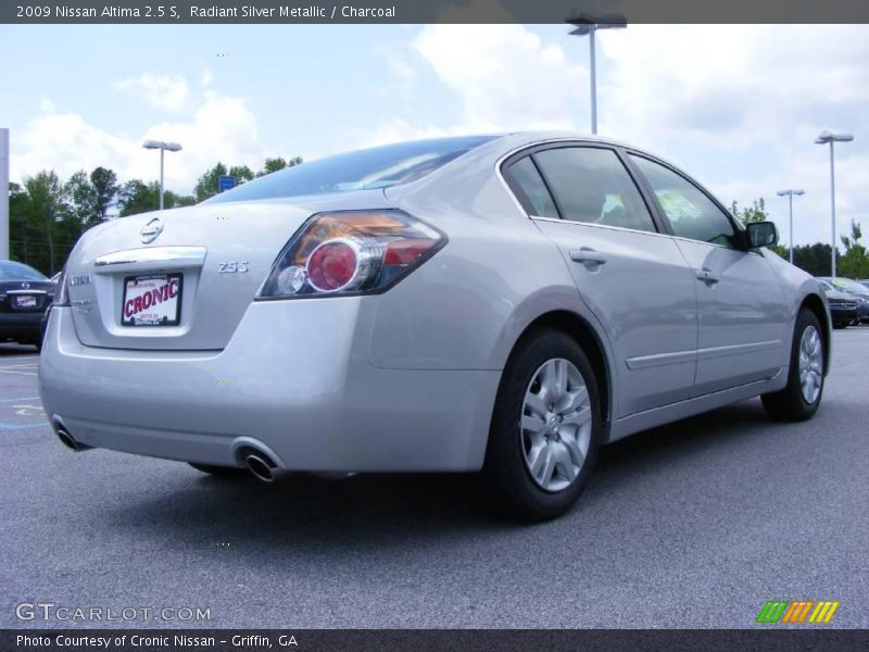 Radiant Silver Metallic / Charcoal 2009 Nissan Altima 2.5 S