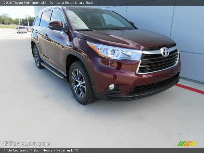 Front 3/4 View of 2016 Highlander XLE