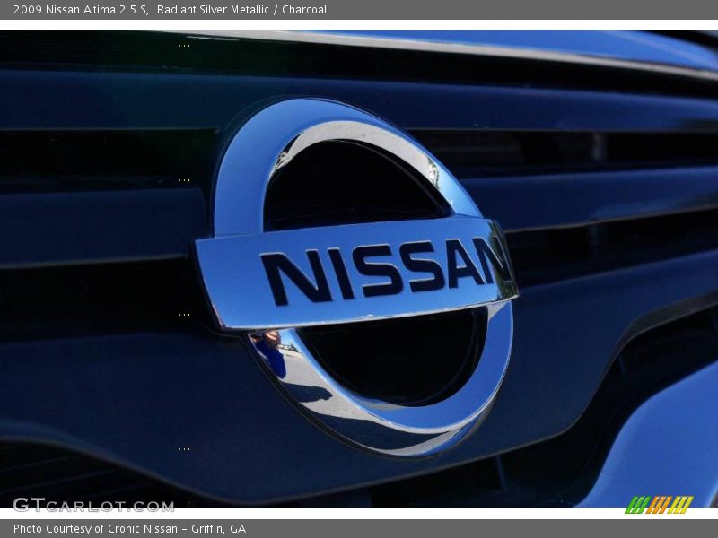 Radiant Silver Metallic / Charcoal 2009 Nissan Altima 2.5 S
