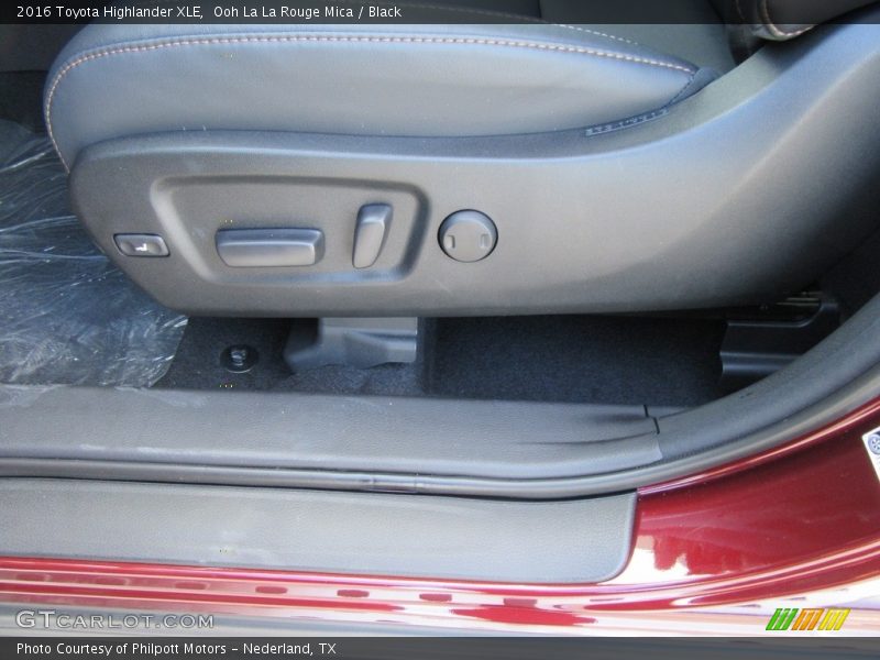 Front Seat of 2016 Highlander XLE