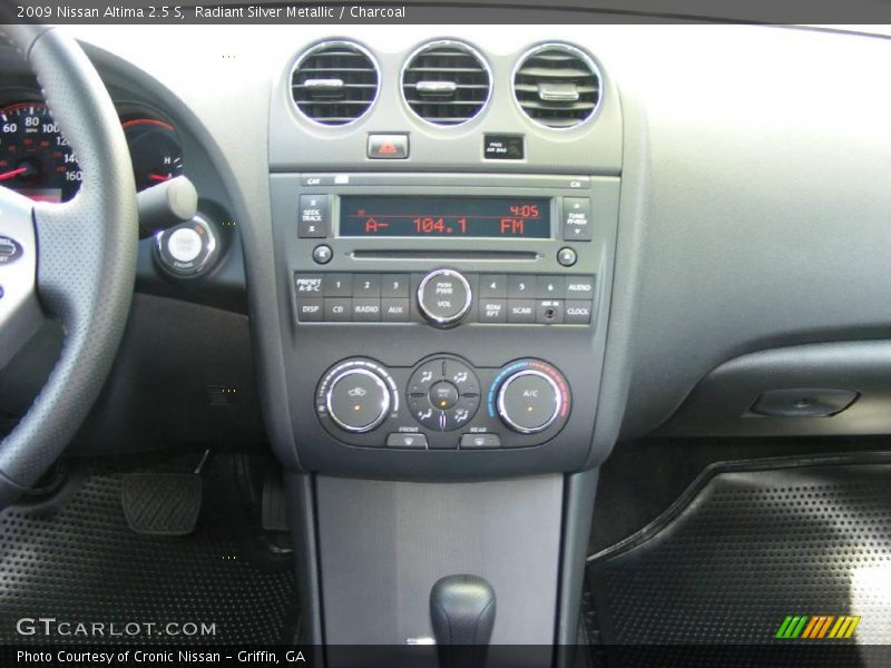 Radiant Silver Metallic / Charcoal 2009 Nissan Altima 2.5 S
