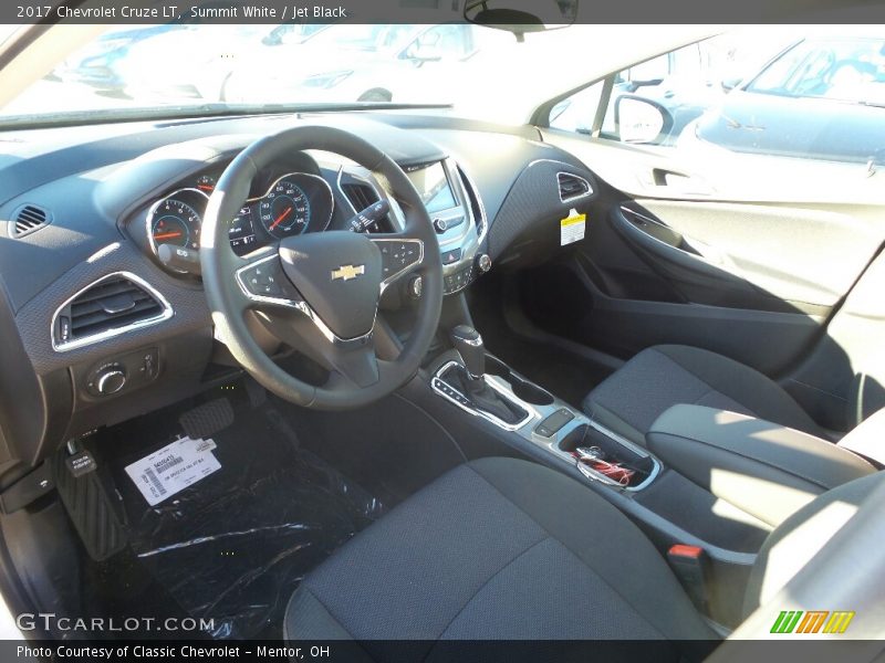 Summit White / Jet Black 2017 Chevrolet Cruze LT