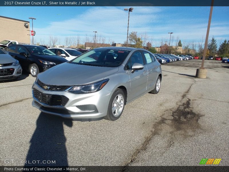 Silver Ice Metallic / Jet Black 2017 Chevrolet Cruze LT