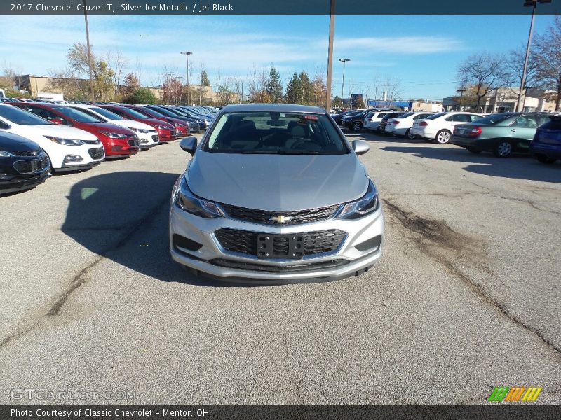 Silver Ice Metallic / Jet Black 2017 Chevrolet Cruze LT