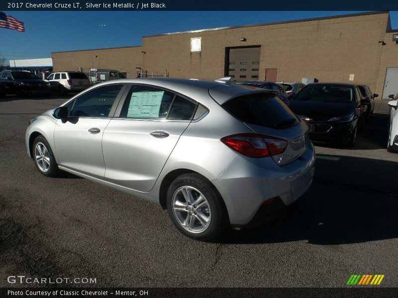 Silver Ice Metallic / Jet Black 2017 Chevrolet Cruze LT