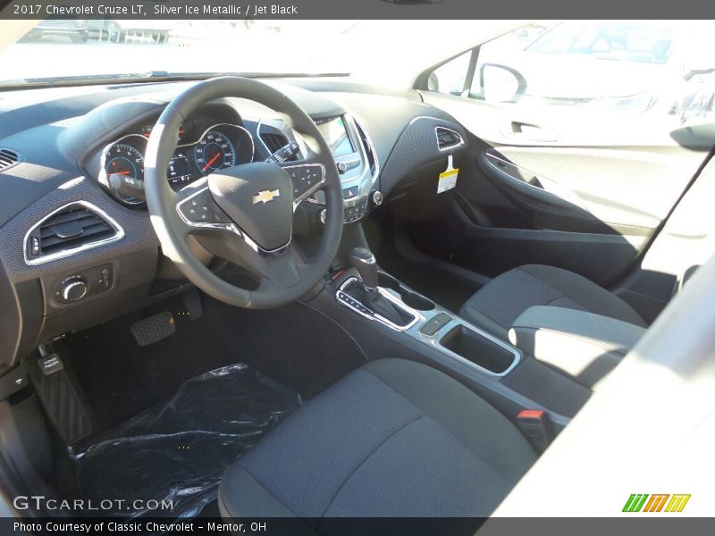 Silver Ice Metallic / Jet Black 2017 Chevrolet Cruze LT