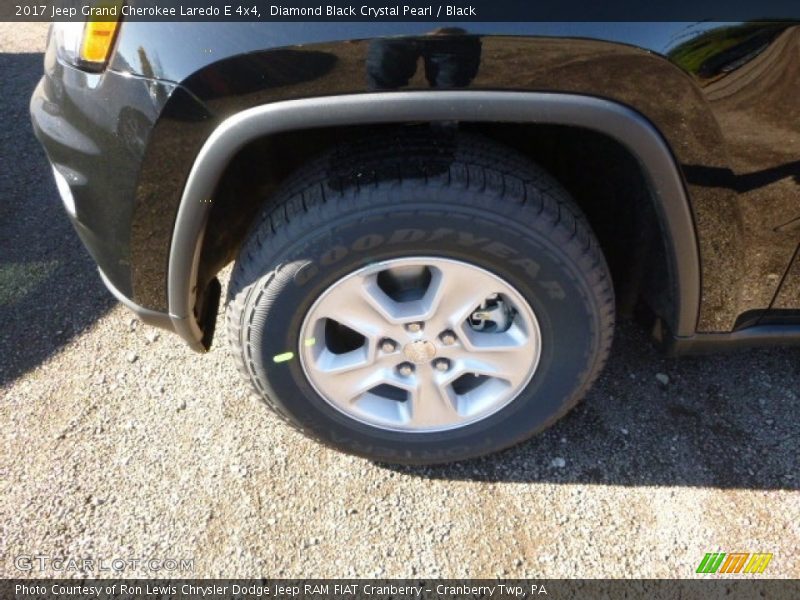 Diamond Black Crystal Pearl / Black 2017 Jeep Grand Cherokee Laredo E 4x4