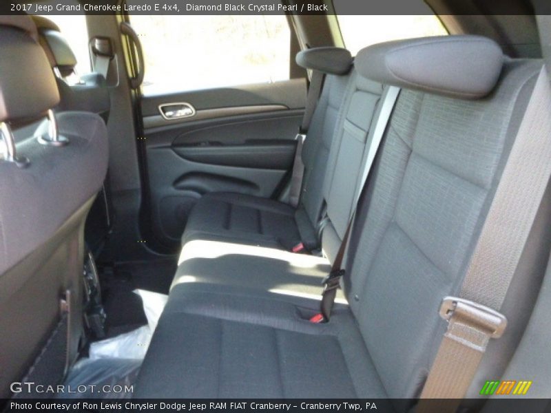 Diamond Black Crystal Pearl / Black 2017 Jeep Grand Cherokee Laredo E 4x4