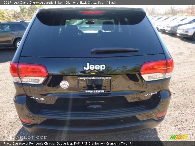 Diamond Black Crystal Pearl / Black 2017 Jeep Grand Cherokee Laredo E 4x4